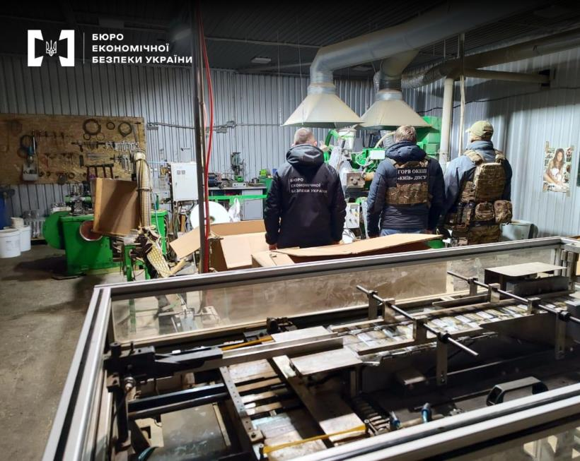 Новини України - БЕБ викрило підпільну тютюнову фабрику на Буковині
