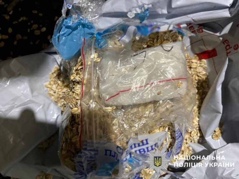 Новини Києва - Киянин продавав психотропи, ховаючи їх у вівсянку