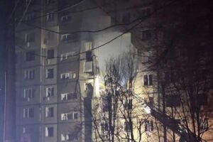 Новини України - Пожежі і поранені: наслідки удару по Дніпру від влади