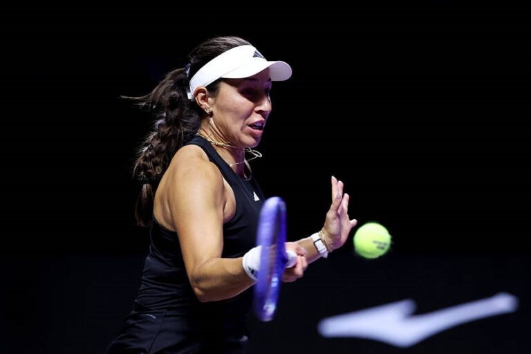 Новини світу - У трисетовому матчі двох американок на WTA Finals перемогу здобула Пегула