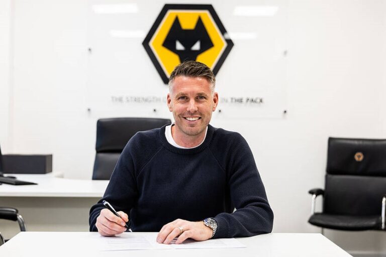 Новини спорту - Вулвергемптон і Роб Едвардс офіційно заручені