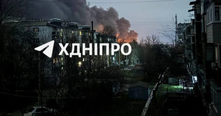 Новини України - Атака РФ: Дніпро після вибухів накрив чорний дим