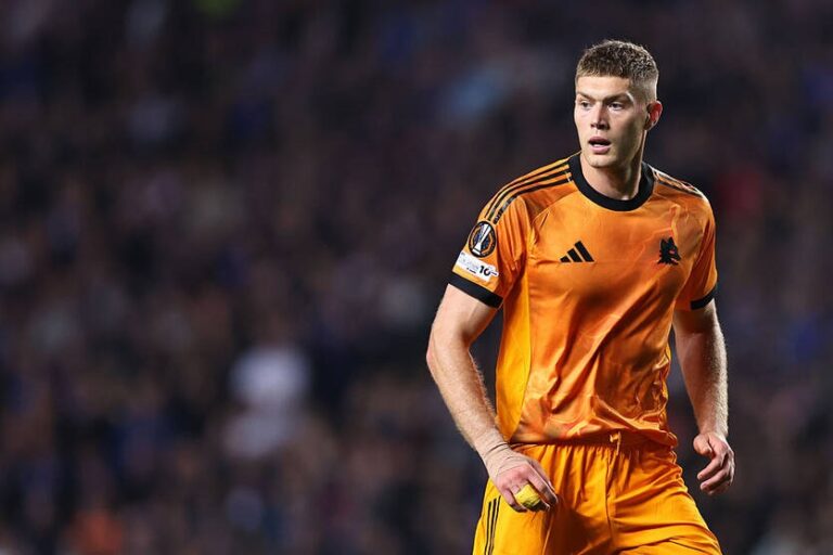 Новини спорту - Довбик близький до переїзду в Англію - Рома вже веде переговори