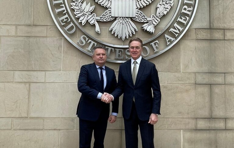 Новини України - Кислиця прибув на переговори до Китаю