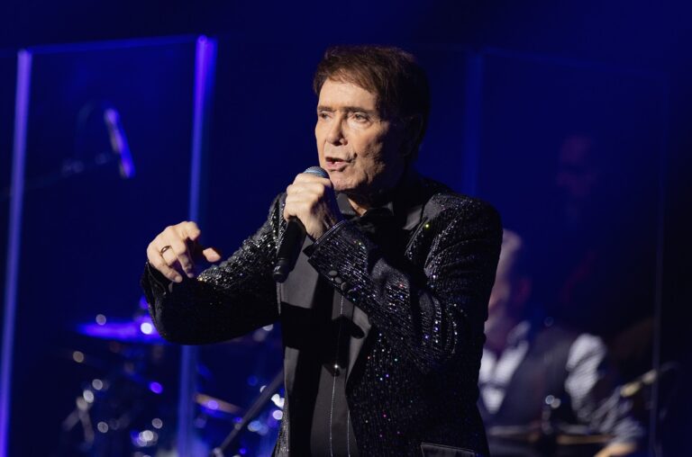 Новини культури - Кліфф Річард уперше зізнався, що таємно лікувався від раку простати