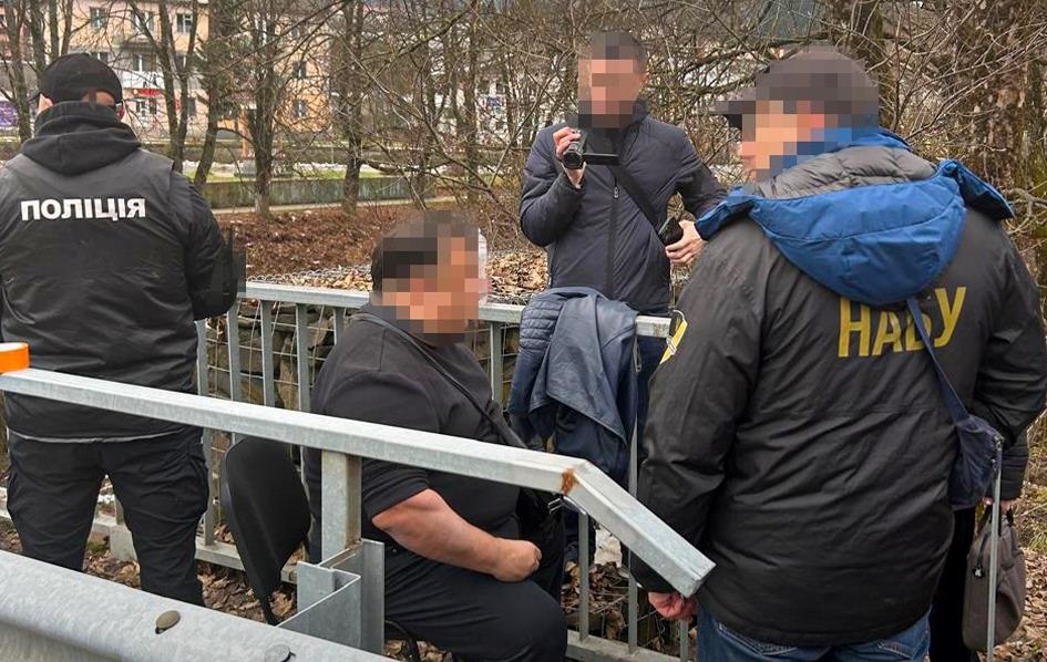 Новини України - На Закарпатті затримали суддю, який вимагав від підприємців "конфетки"