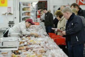 Новини світу - Росіяни економлять на їжі: виробництво скоротилося вперше за 15 років