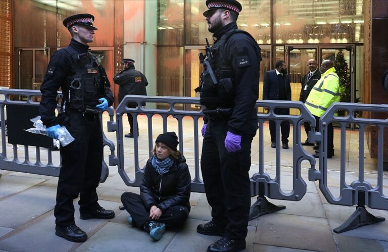 Новини світу - У Британії арештували екоактивістку Грету Тунберг