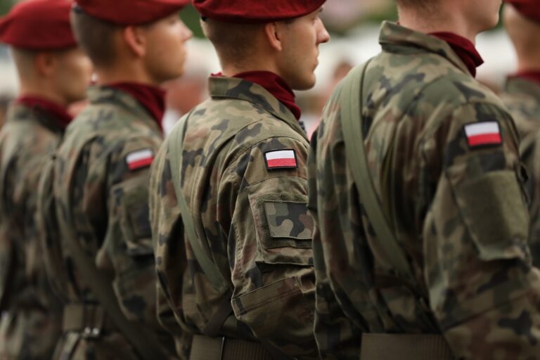 Новини світу - У Польщі стрімко зросла підтримка повернення військового призову