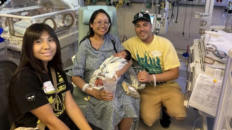 Новини світу - У США жінка народила дитину з 10-кілограмовою кістою яєчника