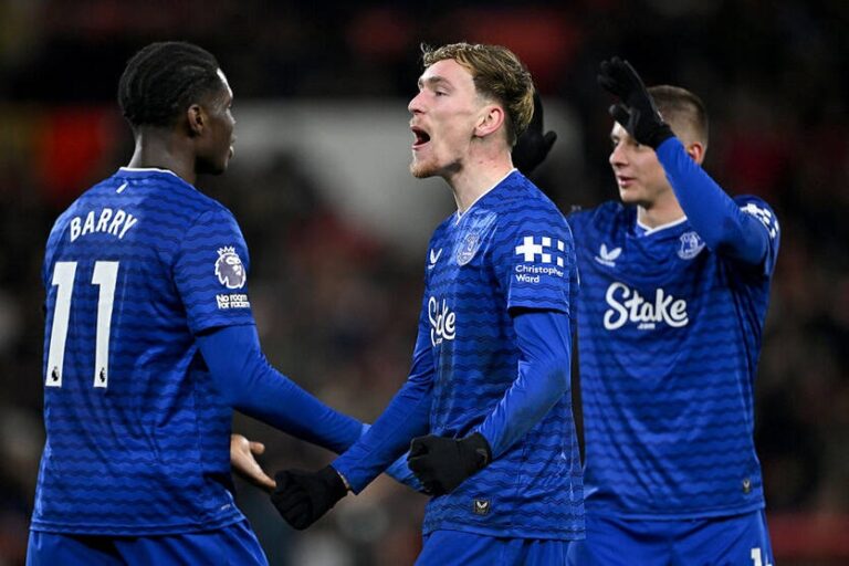 Новини спорту - Вечір АПЛ для українців: успіх Евертона Миколенка і нічия Челсі