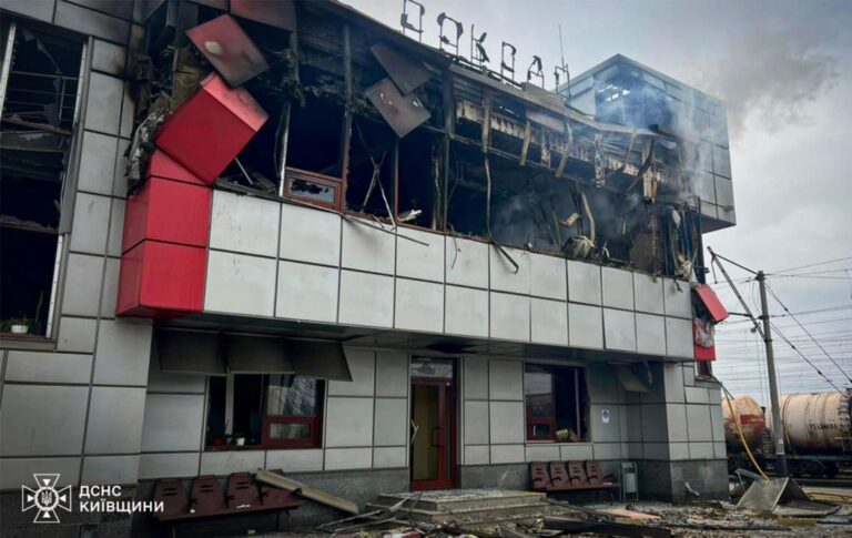 Новини України - Відновлено рух поїздів через станцію Фастів