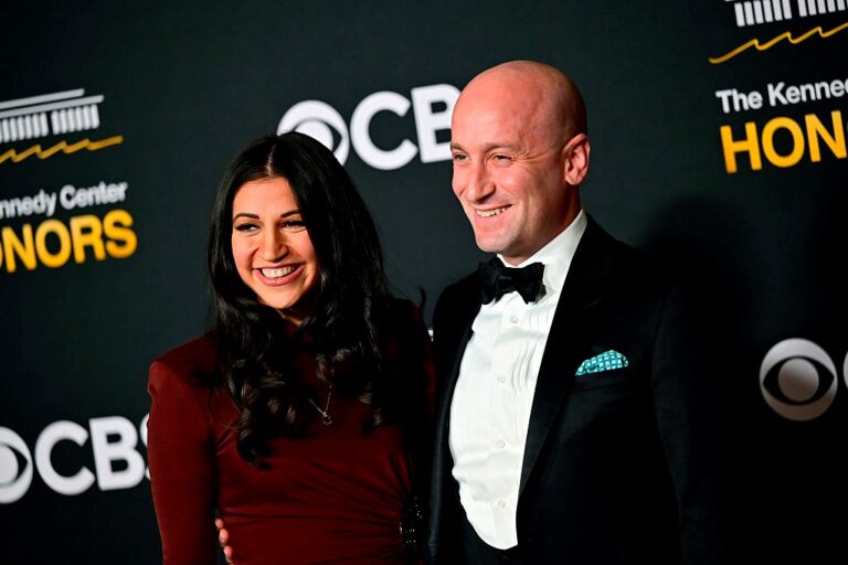 Новини світу - Дружина радника Трампа натякнула на анексію Гренландії