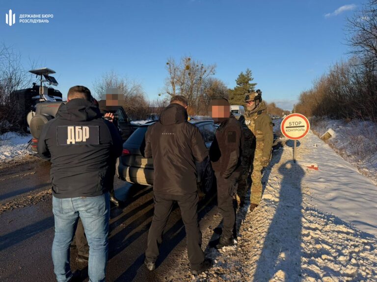 Новини України - На Буковині митник брав по $100 за кожен контрабандний iPhone