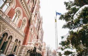 Новини бізнесу - НБУ продав понад $700 млн на тлі обвалу гривні