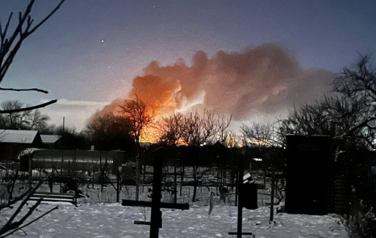 Новини світу - Перший пішов: РФ починає рік з палаючим НПЗ