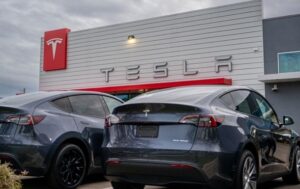 Авто новини - Tesla перестане продавати довічну підписку на автопілот FSD