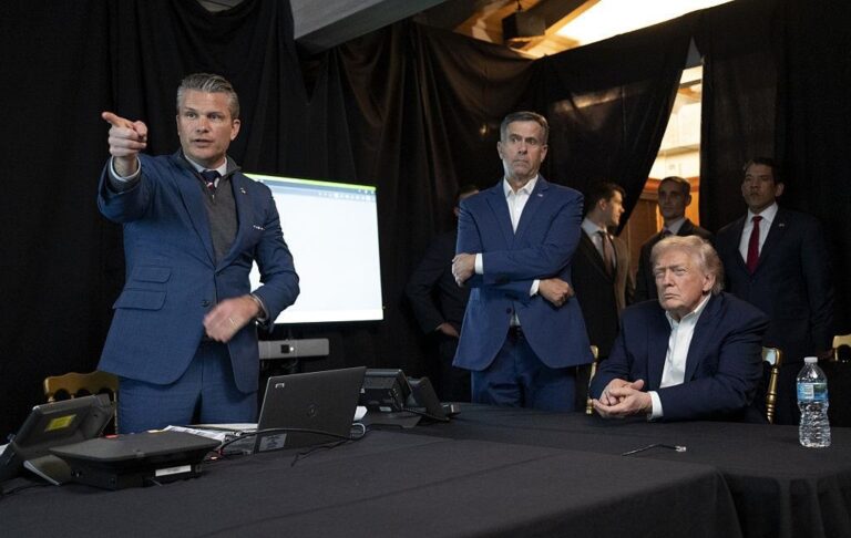 Новини світу - Трампу порадили підтримати соратників Мадуро замість опозиції - ЗМІ